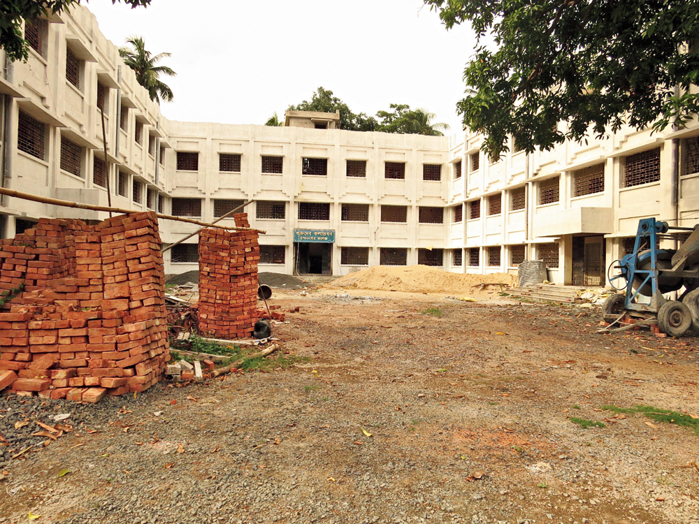 A new building of Chandernagore College being built across the road behind the current campus