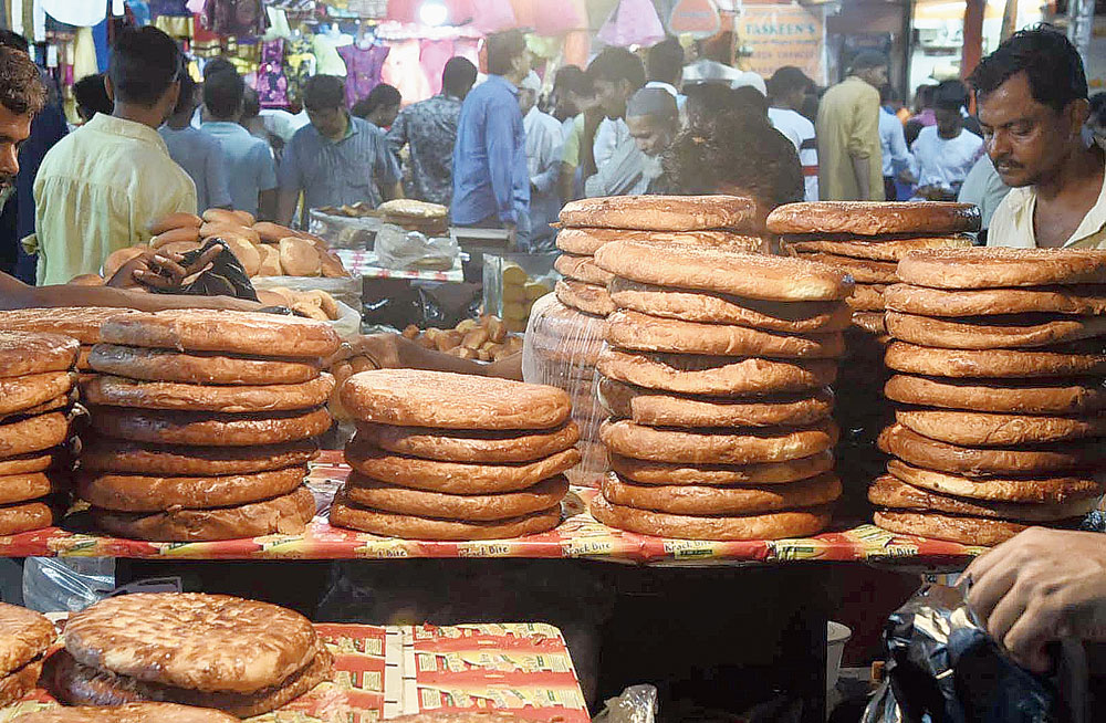 A food stall near Nakhoda Masjid