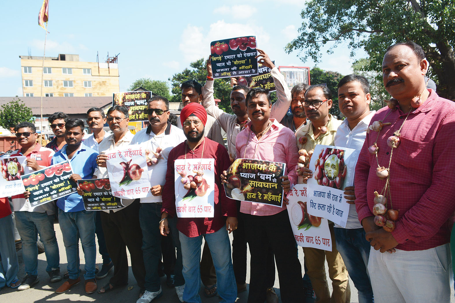 Congress workers protest against steep onion prices outside the district collectorate in Jamshedpur on Sunday. 