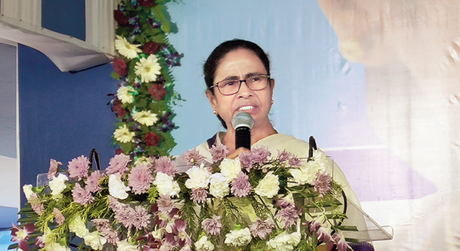 Mamata plays Hindi translator in Asansol