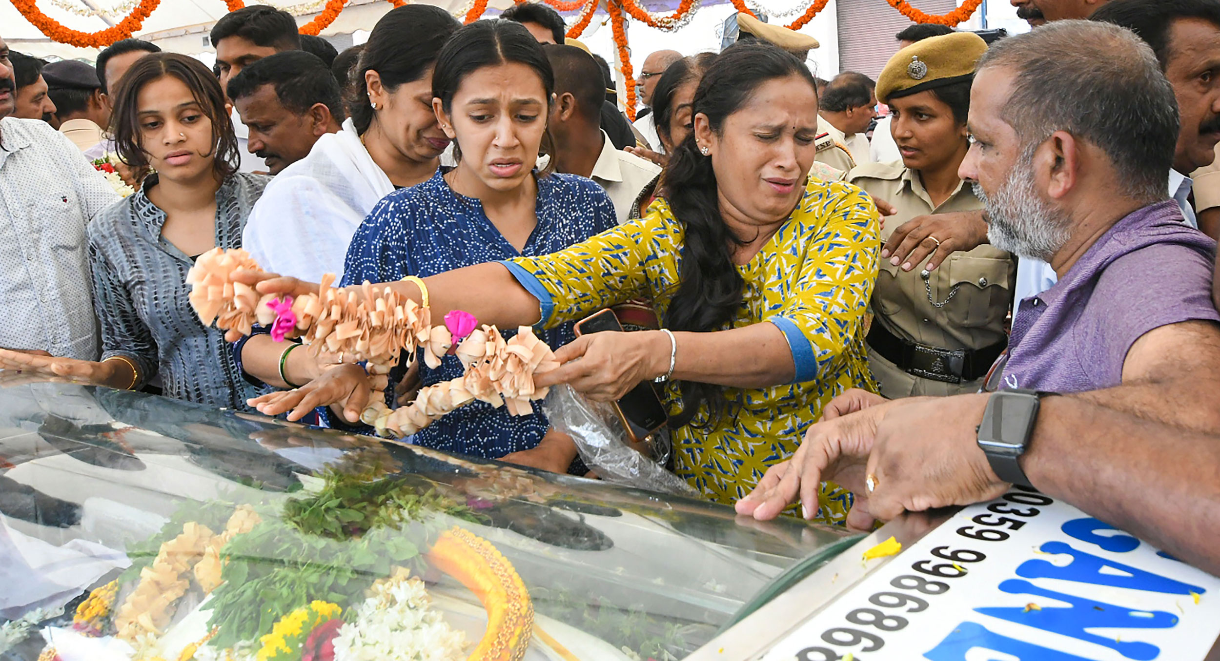 Relatives pay their last respects at VG Siddhartha's funeral in Chikmagalur on July 31, 2019. 