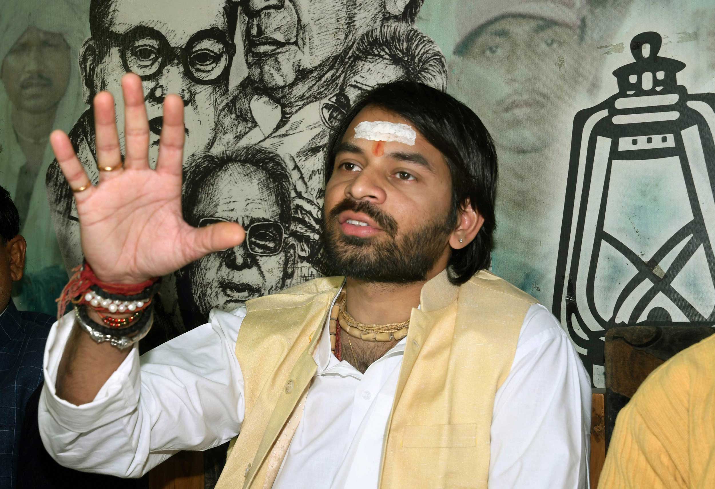 Tej turns up in RJD office for ‘Sangh fight’