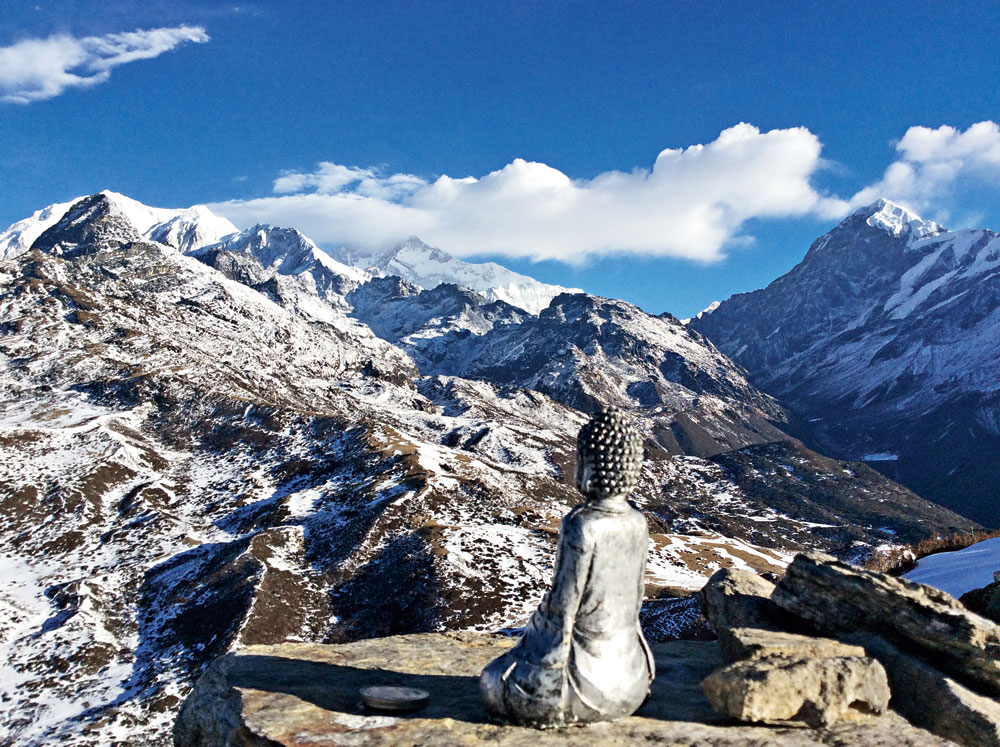 Goecha Là trail: sun lighting up Kangchenjunga : Trip Reports : SummitPost