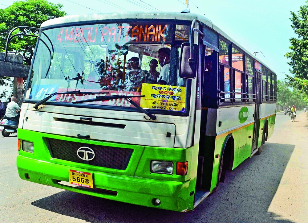 Police crackdown cloud on bus service - Telegraph India