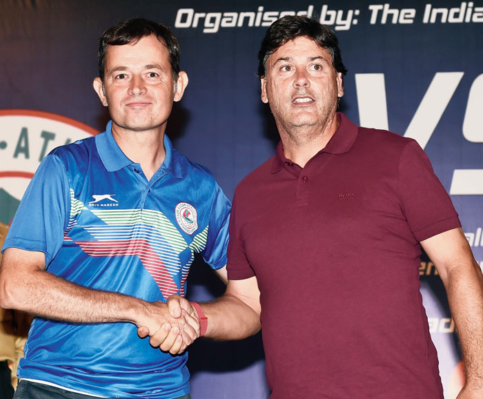 Mohun Bagan coach Kibu Vicuna (left) and his East Bengal counterpart Alejandro Menendez Garcia at a media conference on Friday