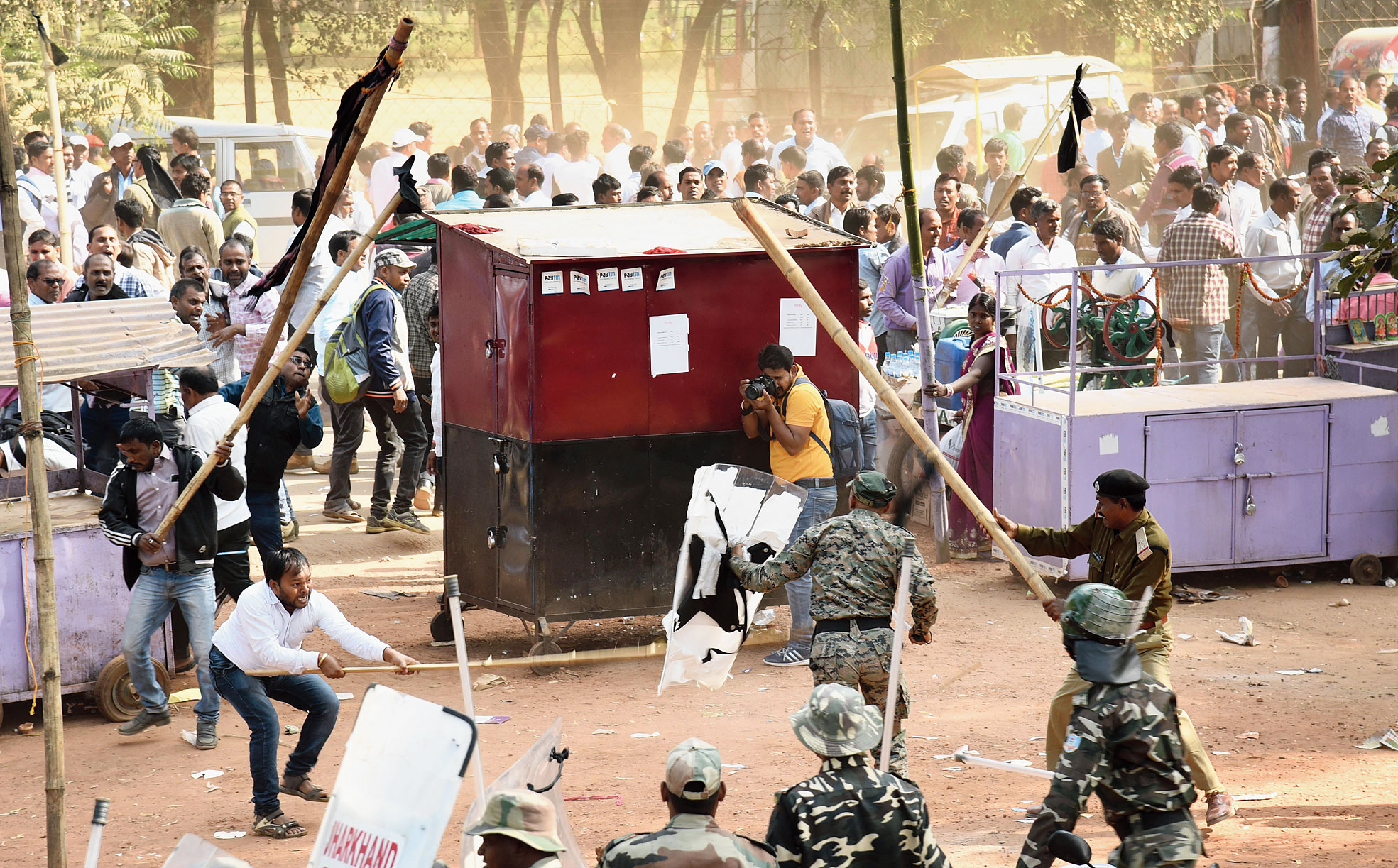 Para-teacher protester dies outside Jharkhand minister Louise Marandi's house - Telegraph India