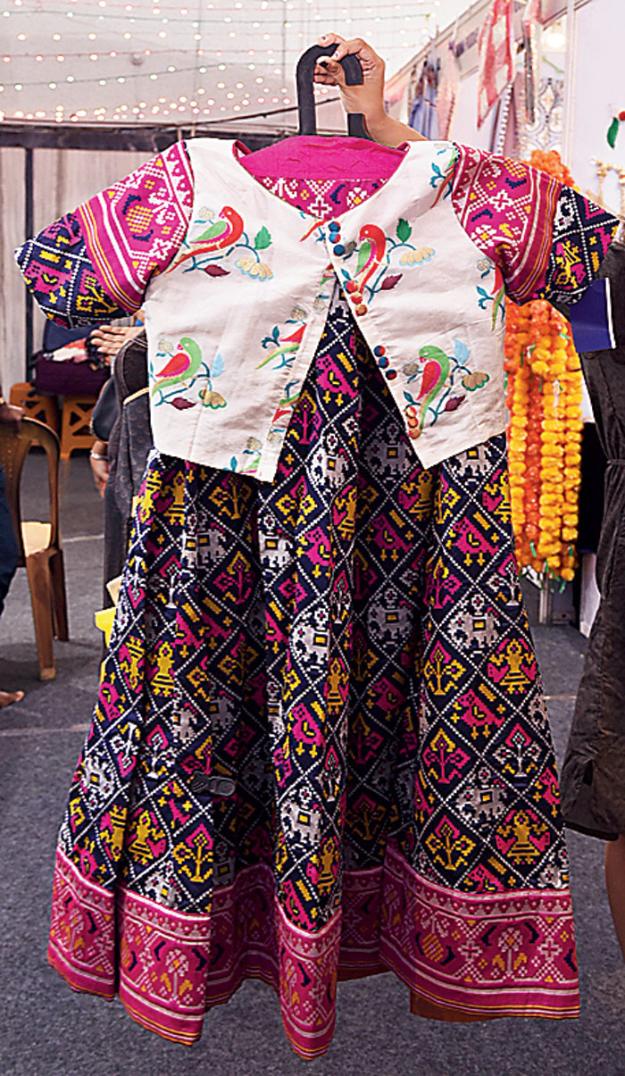 If you are in the mood to dress up in ethnic, pick up this colourful silk patola skirt and blouse for the puja. Rs 9,000 @Kaamdhenu; find them at 699G, Block P, New Alipore