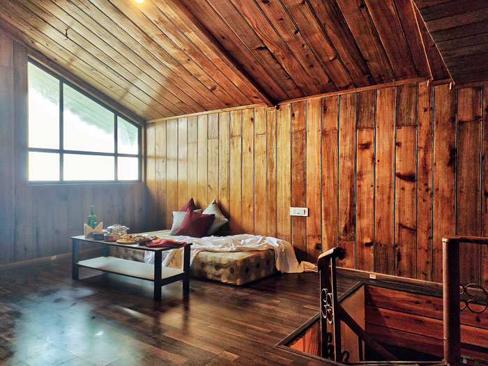 There are two suites in the resort that have an attic with an attached balcony, providing an unrestricted view of the Kanchenjunga and Batasia Loop