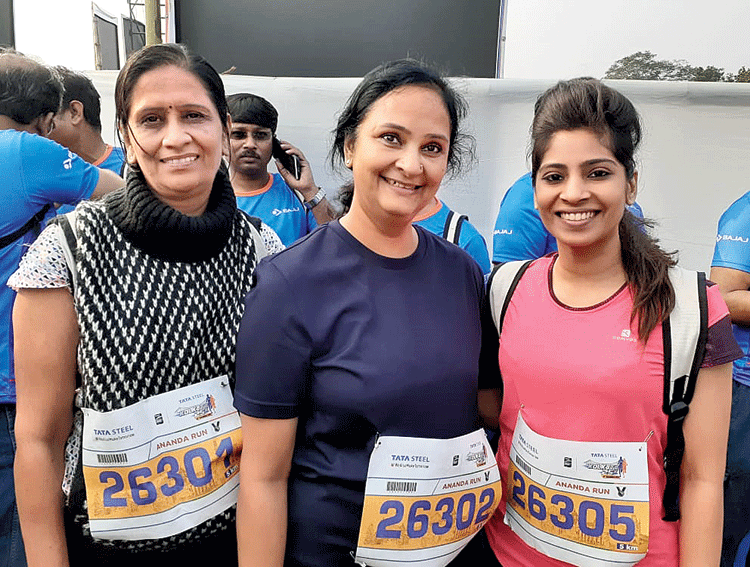 Nikita Bardia (right) with mother Neelam (centre) and aunt Usha Bhutoria