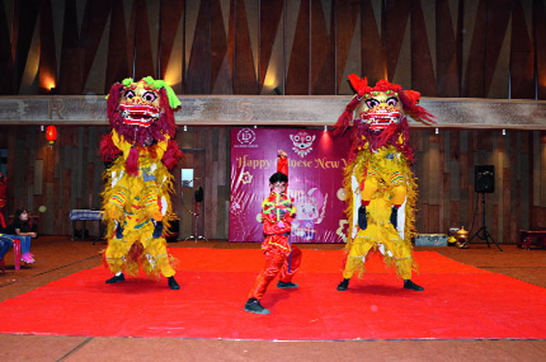 The Northern Lion Dance saw a male and a female lion having a playful time with their master.