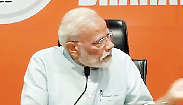 45th minute: Modi again gestures, Shah answers
