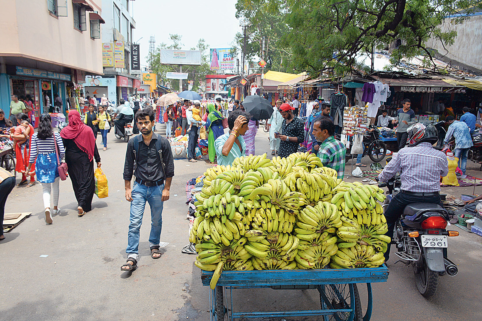 Vendors return soon after the eviction drive.