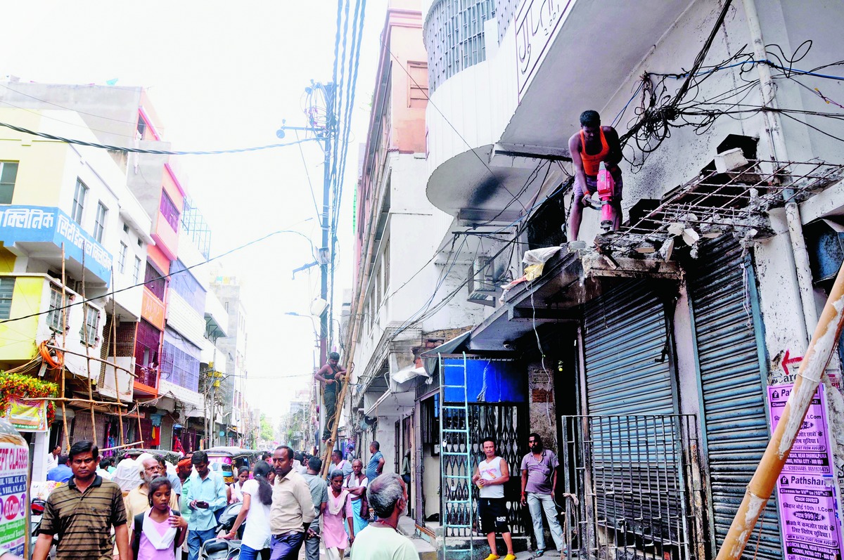 Owners Pull Down Illegal Structures - Telegraph India