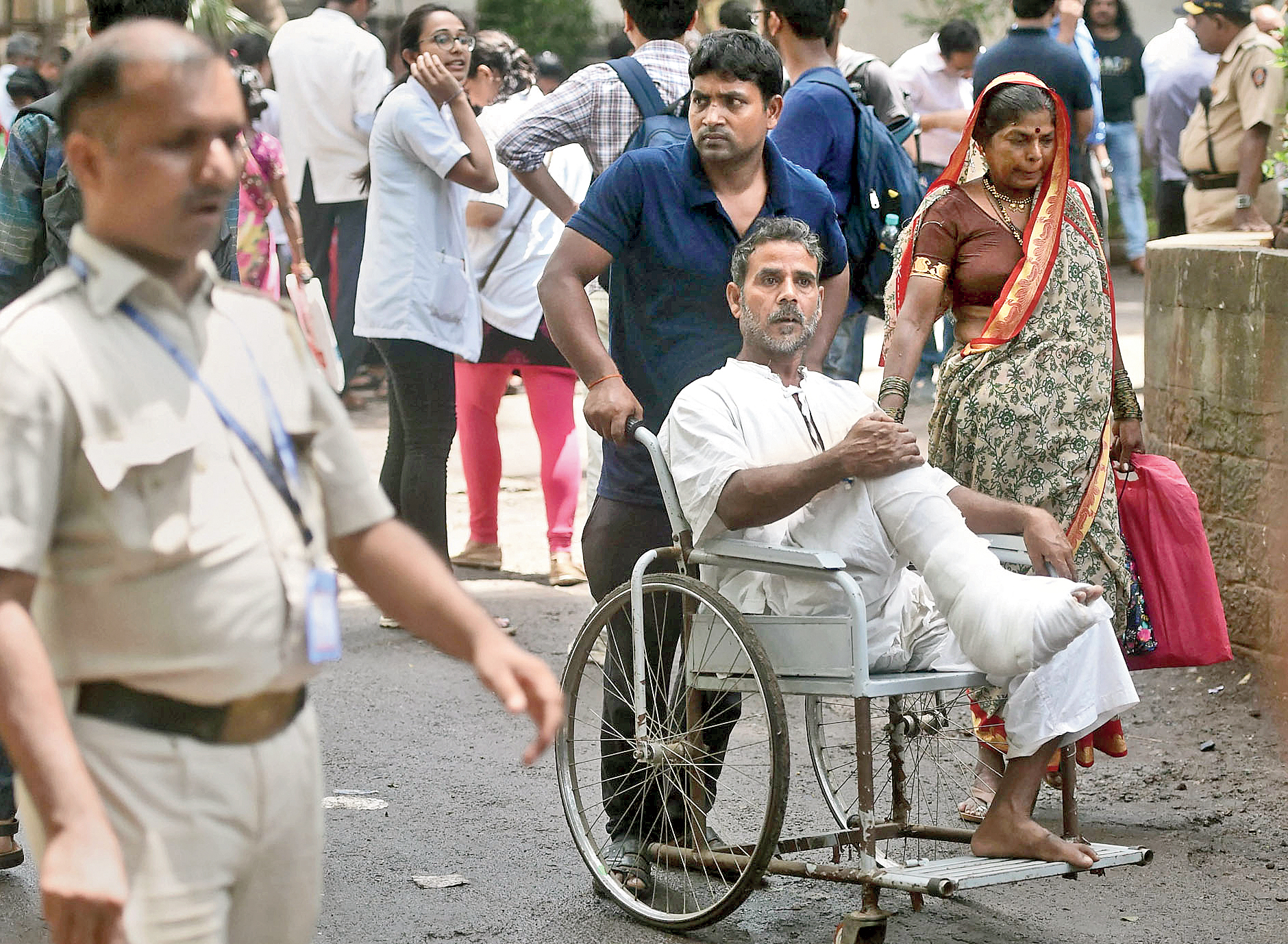 Patients stranded at JJ Hospital in Mumbai as doctors (in the background) protest to show solidarity with their counterparts in Bengal.