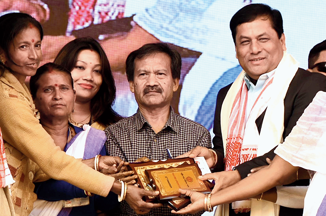 Sarbananda Sonowal (right) presents an award at the convention in Guwahati on Sunday. 
