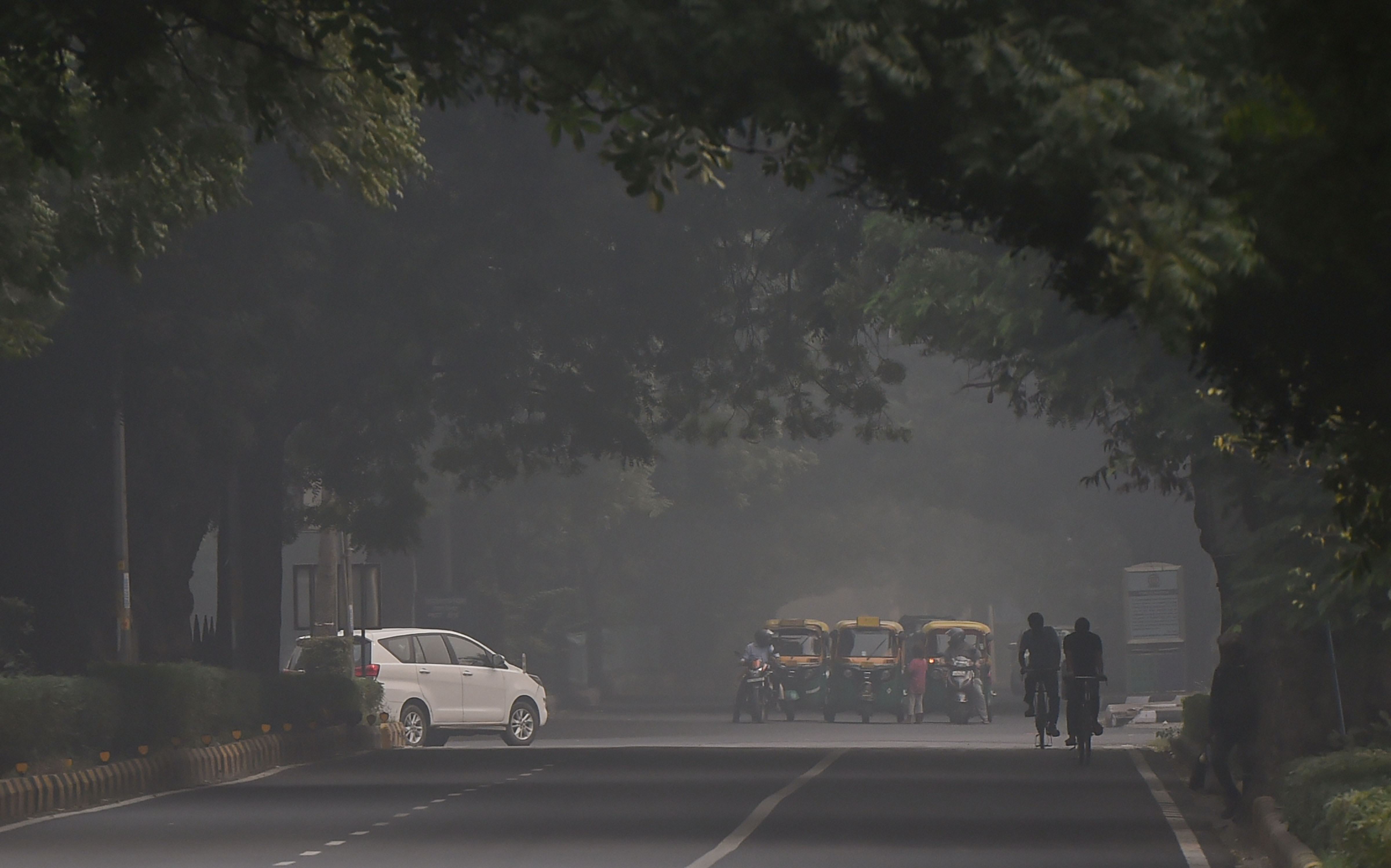  A view of Lodhi road shrouded in smog in New Delhi, Saturday, November 2, 2019. 