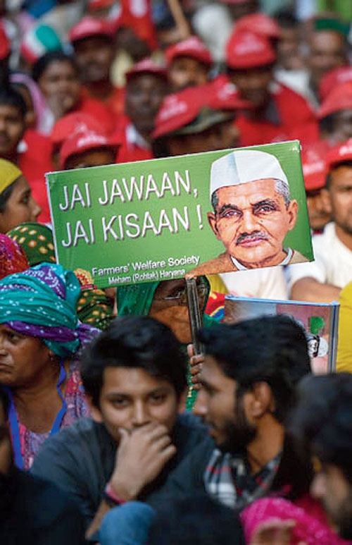 Farmers hold a poster carrying photo of former prime minister Lal Bahadur Shastri, who gave the slogan 'Jai Jawan, Jai Kisan', during the Kisan Mukti March, in New Delhi, on recently. Farmers from 24 states joined the protest to press for their demands, including debt relief and remunerative prices for their produce.