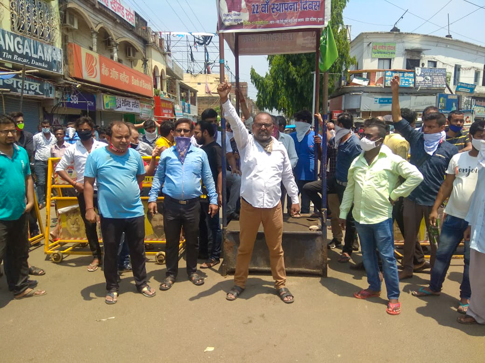 Shopkeepers block Main Road in Dumka city on Tuesday to demand that garment traders be allowed to resume business. 