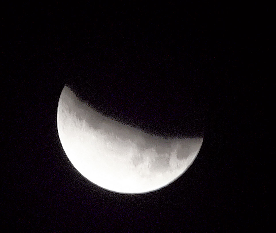 2.27 am: “Because of the rain in the evening, there were not many dust particles in the atmosphere. As a result, the sky was very clear,” Duari said.