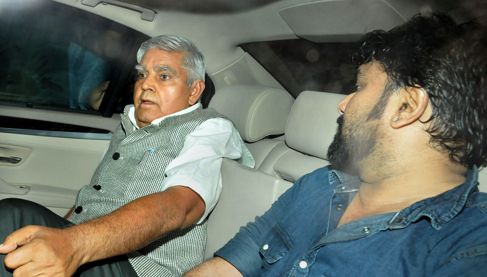 Jagdeep Dhankhar and Babul Supriyo sit inside a car after being heckled by left wing students at Jadavpur University on Thursday, September 19, 2019.