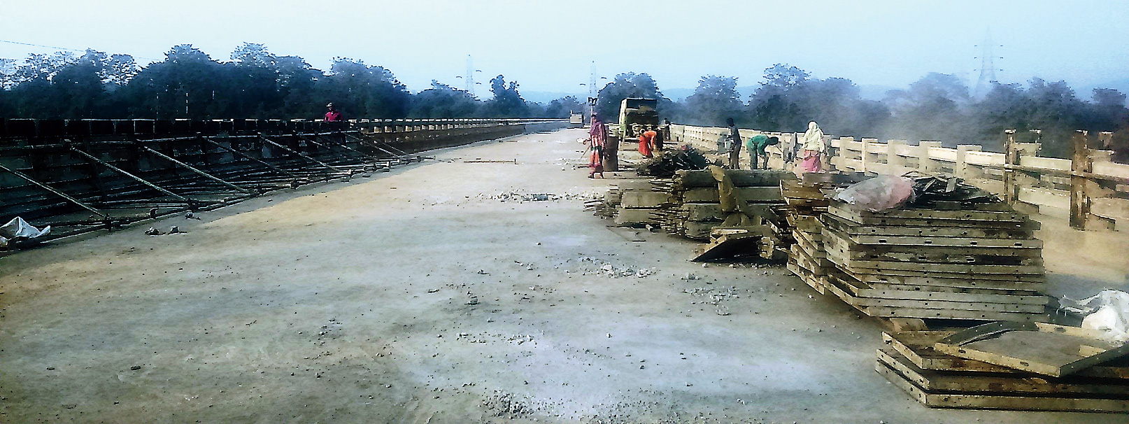 Newly constructed Manikui bridge over Subernarekha near Chandil, 25km from Jamshedpur, on Tuesday.  
