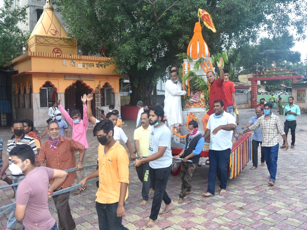 A chariot is pulled only by the committee members and their family members of Harimandir, Hirapur, Dhanbad