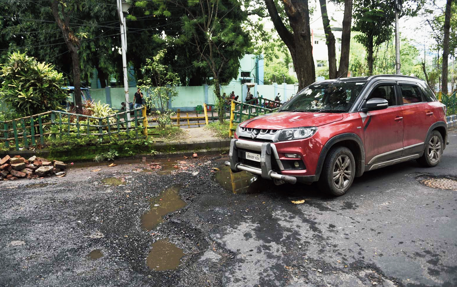 The road that connects Purta Bhavan with Udayachal Tourist Lodge