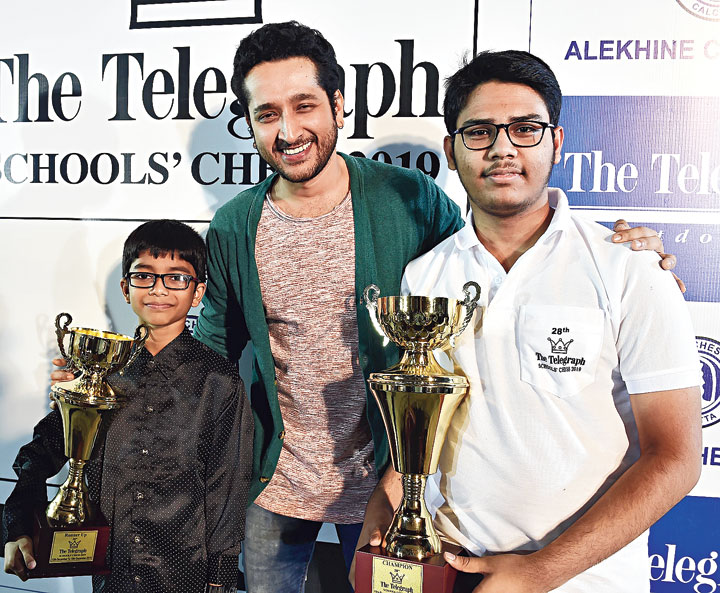 Actor Parambrata Chattopadhyay is flanked by Manon Reja Neer (left) and Aronyak Ghosh on Wednesday. 
