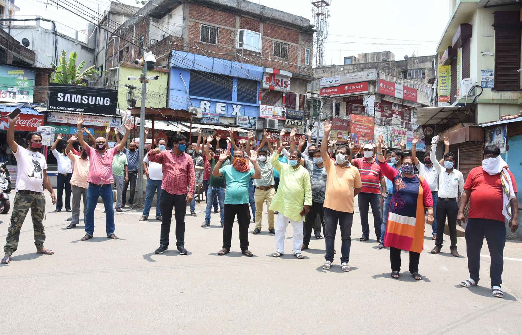 Traders of Park Market in Hirapur, Dhanbad, hold a demonstration at Vivekananda Chowk on Tuesday to protest against the state government’s decision not allow garment shops to open.