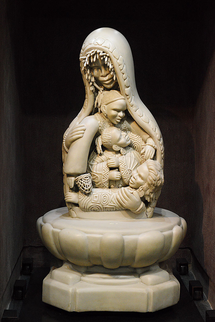 One of the eye-catchers here is this African mother, who is seen lovingly protecting her family. “This is almost like the mother is holding and hiding them from anything negative so that they can sleep peacefully,” explained Arijit.