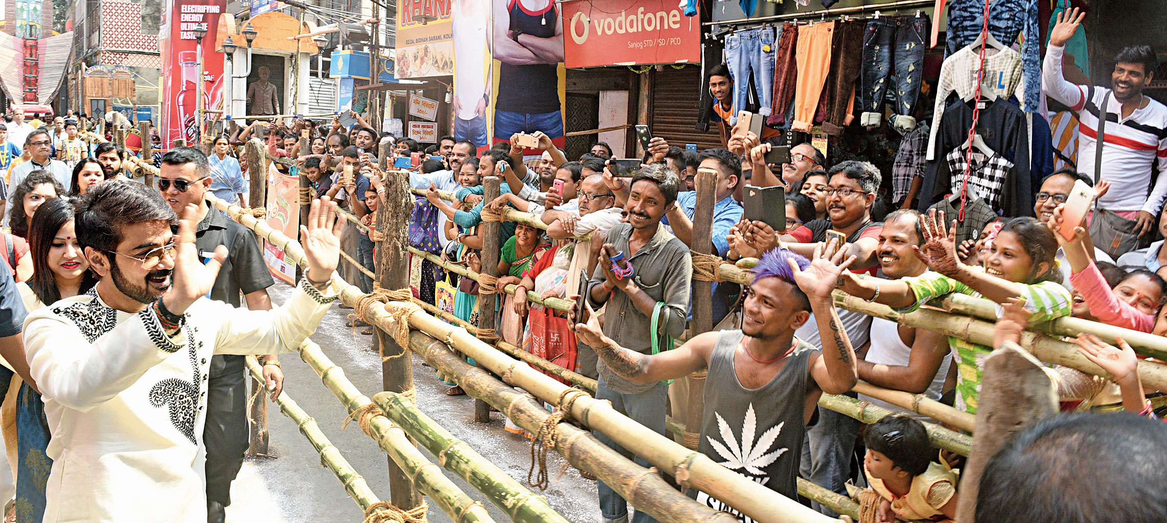 A huge crowd had gathered in front of the pandal at Hatibagan for a glimpse of the Kishore Kumar Junior star. Fans had their day made as Prosenjit waved to them on the way from the pandal to his car. Multiple selfie requests were kept as well