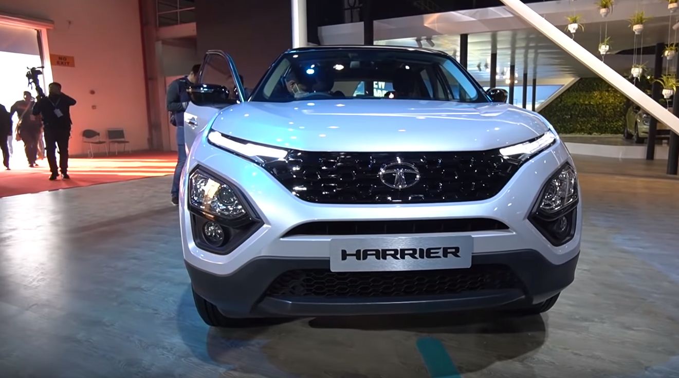 If the H5X concept shown at an earlier Auto Expo became the Tata Harrier, we think this current HBX concept will hit the road in about a year or thereabouts. It is on the company’s Alpha ARC platform that also is the basis for the Altroz. We like the chunky looks.