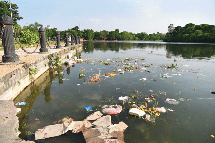 Polythene bags, plastic bottles and styrofoam trays float on Subhas Sarobar at 3pm on Sunday
