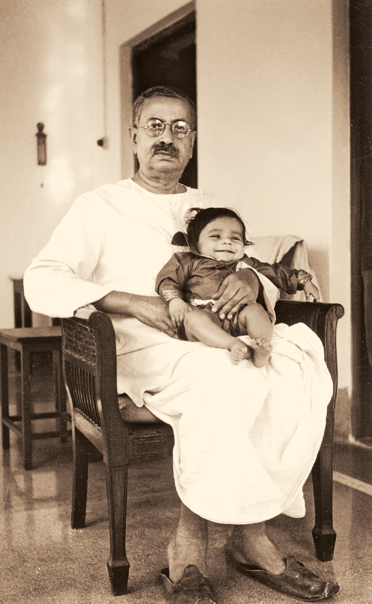 A rare photograph of Parashuram with his great grandson, Dipankar
