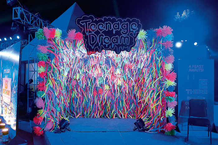 The Teenage Dream photo-op shouted out the neon theme loud and clear with UV lights accentuating the pop shades. Made with 1,500m of foam bundles, these foam pipes were first rubbed with sandpaper to get rid of the glossy texture and then dipped in paint and dried.