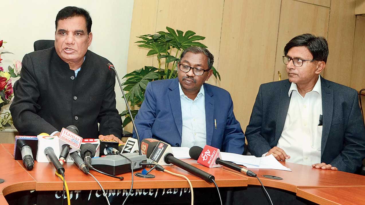 Principal chief commissioner of income tax KC Ghumaria (centre) addresses the media in Ranchi on Thursday. 

