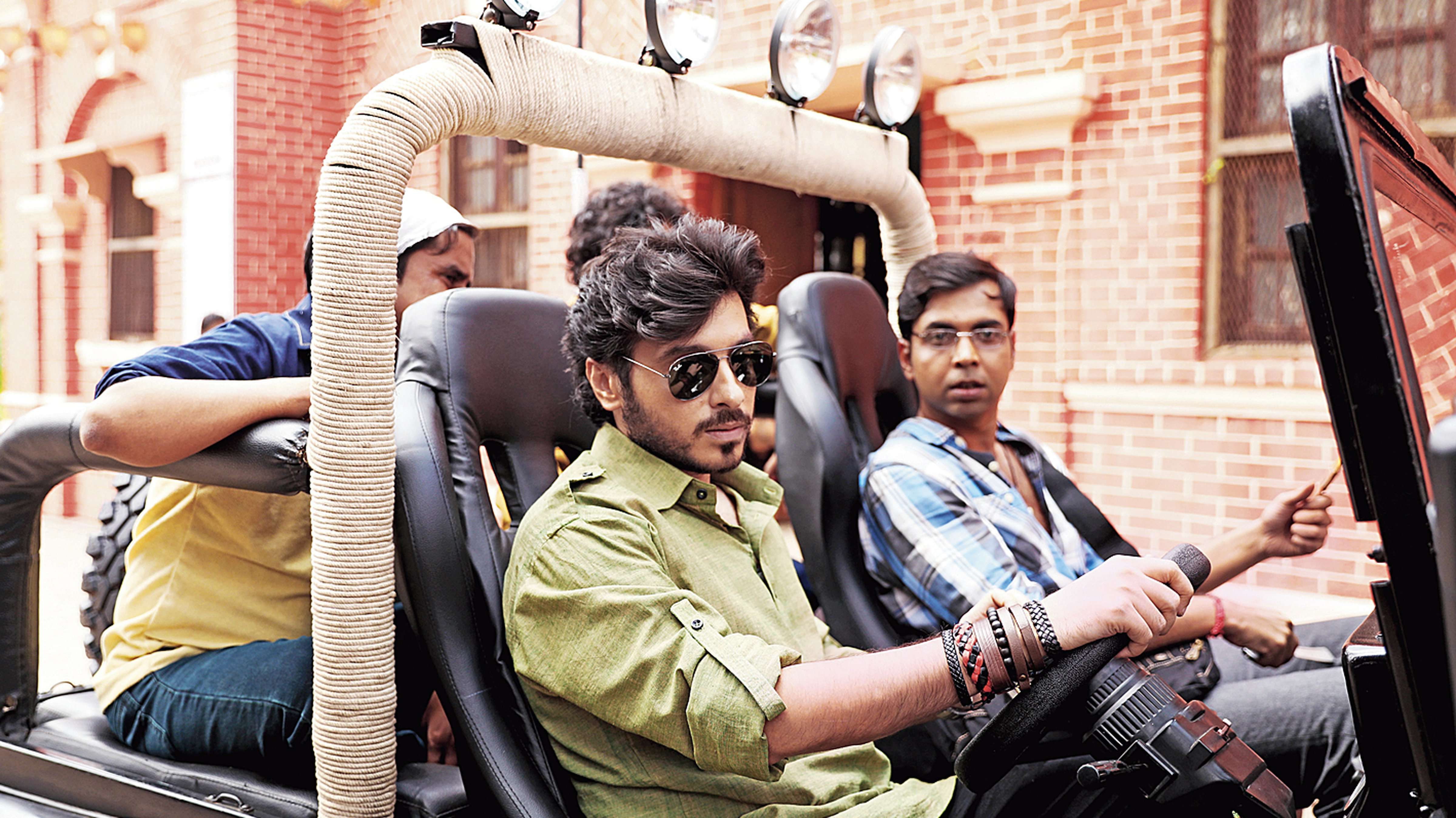 Munna (Divyendu Sharma), who is such a central character with so much screen time (the series both begins and ends with a close-up of his face), rarely moves beyond the gangster-film stereotype of the insecure, entitled, beast-like “prince” of a kingdom he has done nothing to make himself worthy of. Too many of his scenes felt tediously caricatured