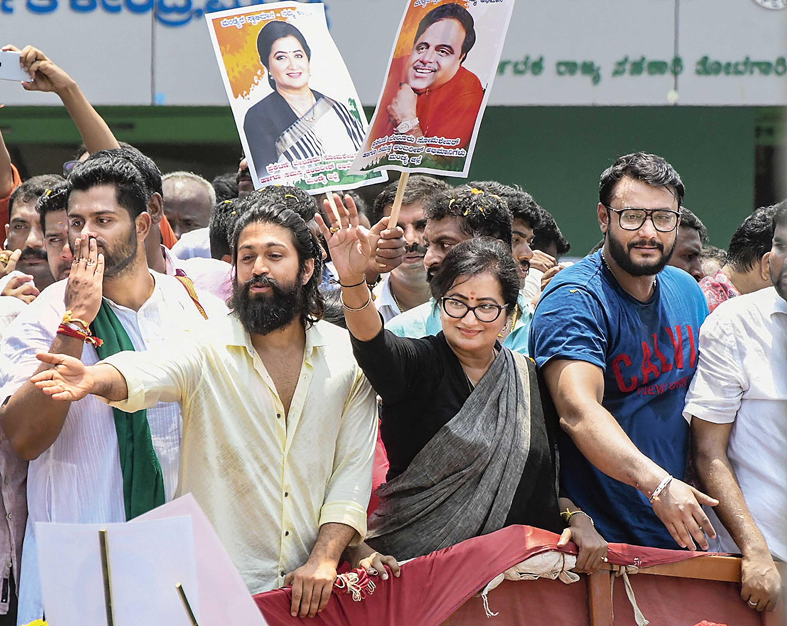 Actress Sumalatha Ambareesh waves to her supporters before filing her nomination as an Independent candidate from the Mandya parliamentary seat on March 20.