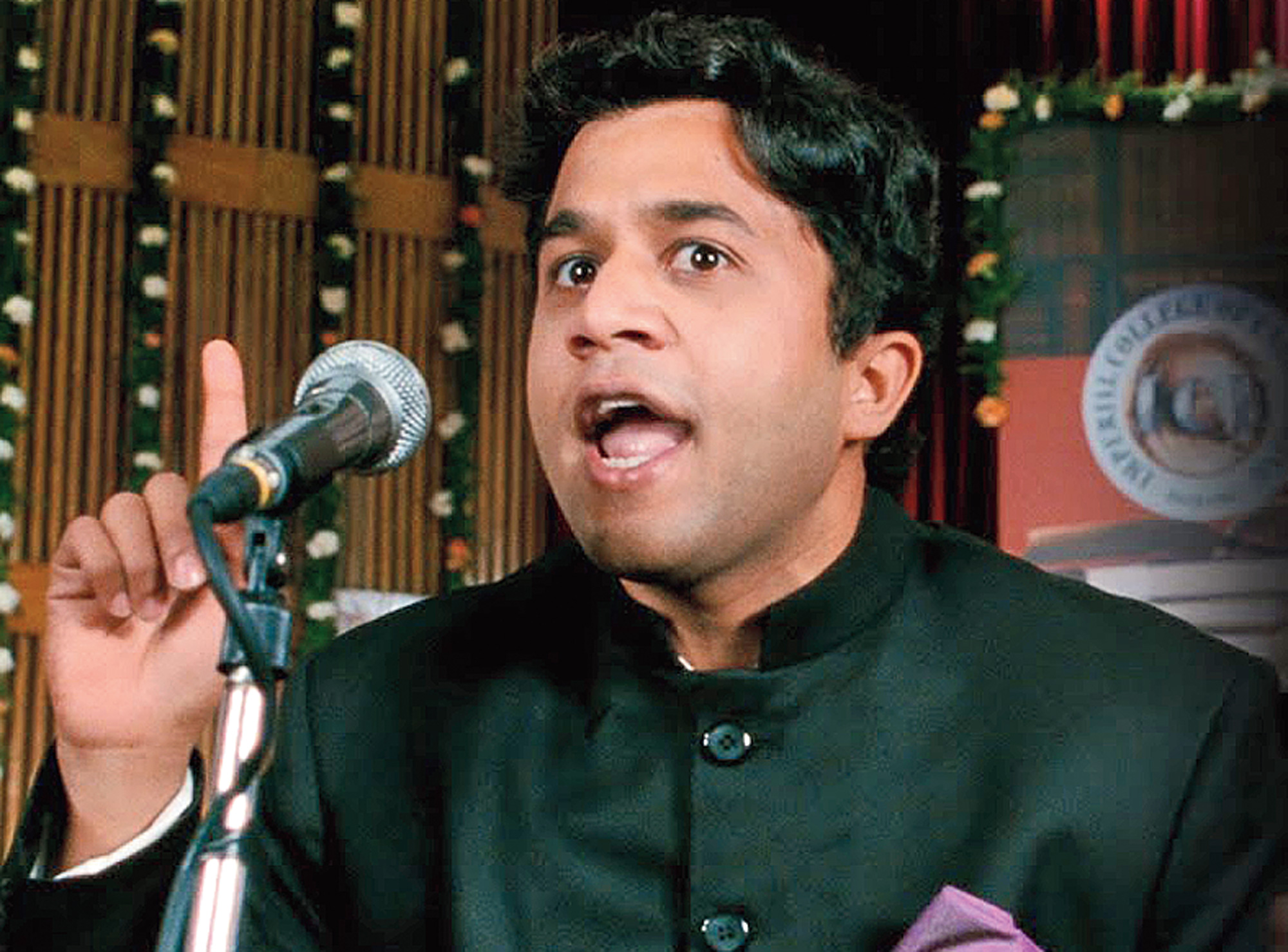 Blackmail | Omi Vaidya on being Chatur, a decade of 3 idiots and joining  the desi digital bandwagon - Telegraph India