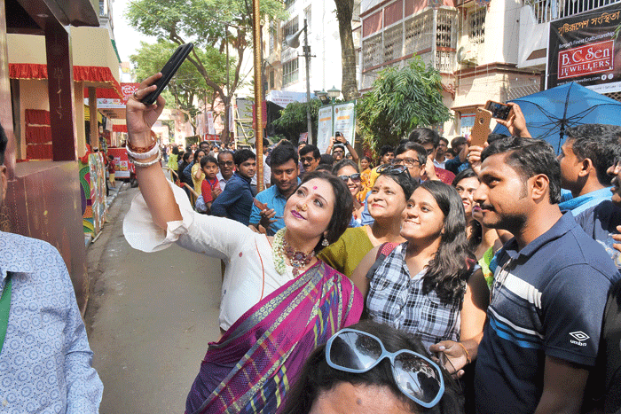 Stunning in a sari draped in aatpoure style, actress Swastika Mukherjee was swamped with fans at Mudiali Club, who went into a tizzy for a selfie with the actress at the pandal decorated with colourful glass bangles. “I loved how the idol of Ma Durga was traditional and the organisers also focussed on social awareness, safety and comfort. This is the first time I have seen a pandal with a lactation room. It was very well thought of,” said the actress.