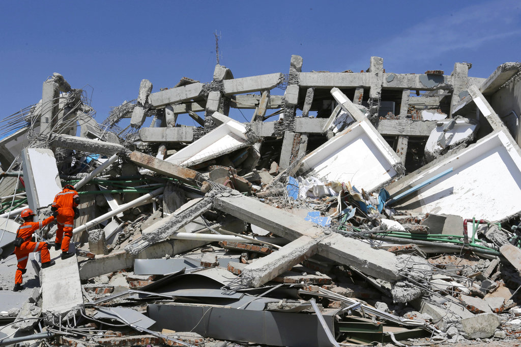 Indonesian rescue team inspect the damage of Roa-Roa Hotel n Palu on Monday.