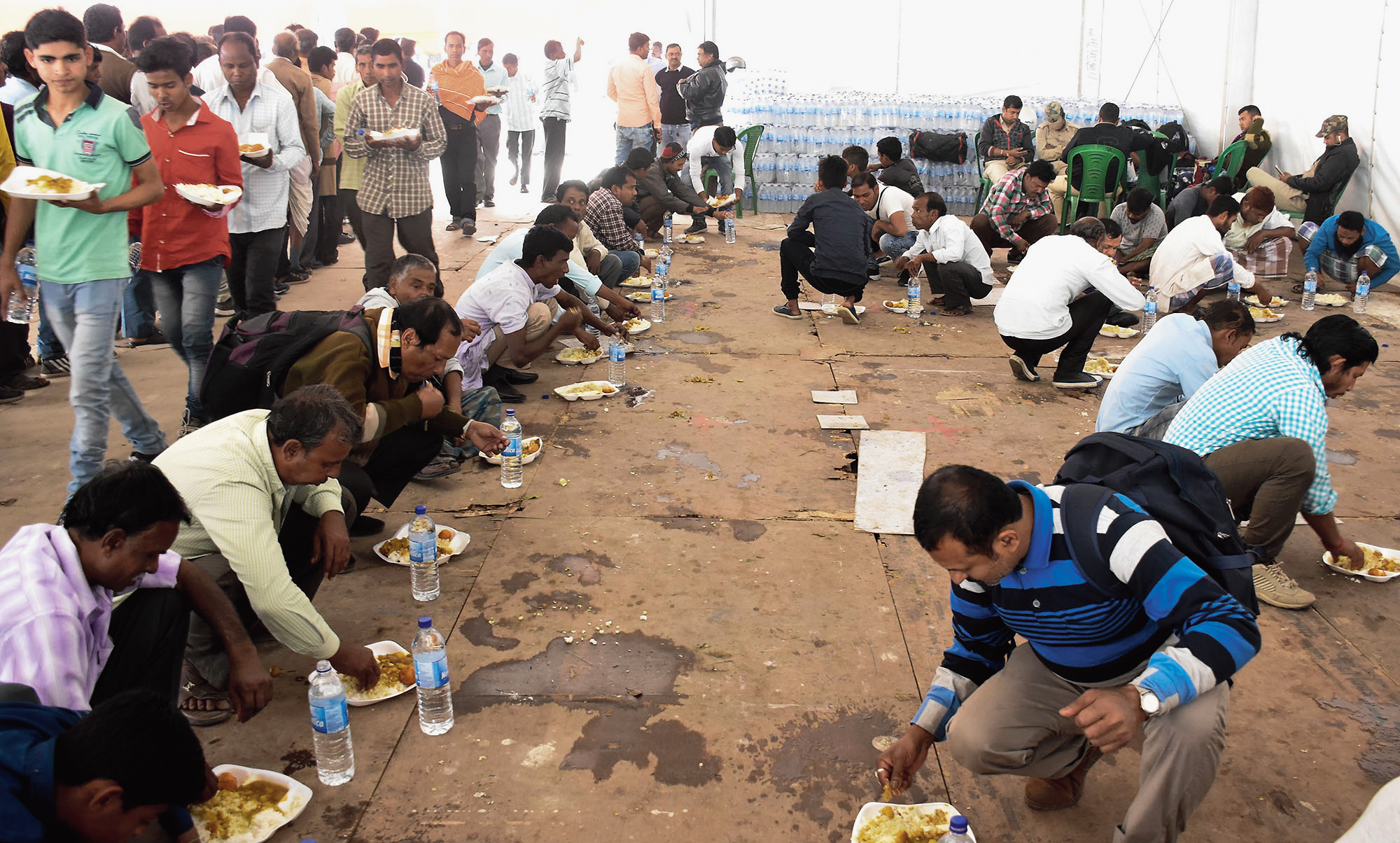 Trinamul Congress supporters in town to attend last Saturday’s rally at the Brigade Parade ground have lunch on the fairgrounds on Friday.