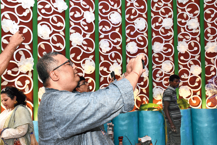 Filmmaker Aniruddha Roy Chowdhury goes behind the camera to capture the idol at Santoshpur Lake Pally that has shunned plastic. “The organisers have created a zone with all the precautionary measures. There’s a first-aid stall and a control  room. They are easy to spot and that’s very important in a moment of crisis,” he said.