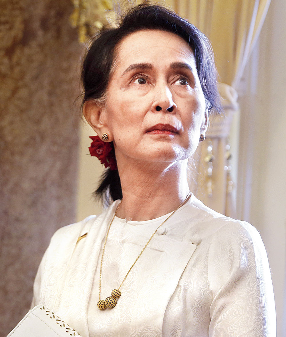 suu-kyi-accepts-nobel-peace-prize-in-person-cbs-news