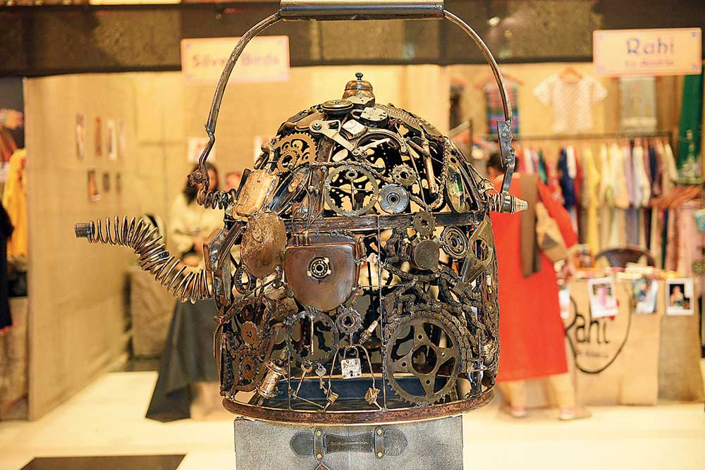 We loved the huge kettle installation made with spare parts of cycles and bikes, some household products like gas lighter and old keys that was conceived by Craft Couture. “The base has been made out of cycle seat covers and spring cut into sections, which have been assembled to make the handle of the kettle as well,” said Kaushik Ghosh, who executed the installation.