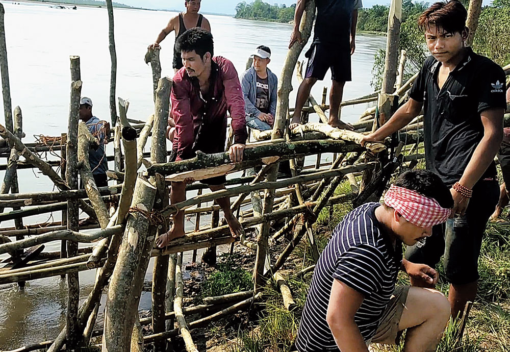 Villagers construct traditional porcupine spurs