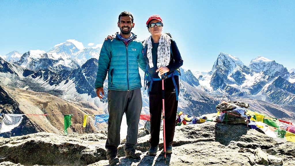 Bachendri Pal with Hemant Gupta before the Everest expedition in 2017
