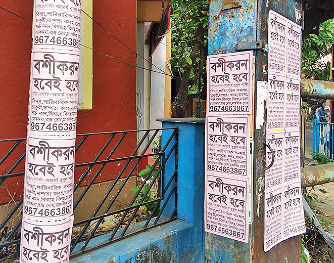 Advertisements for hypnosis on streets in Calcutta