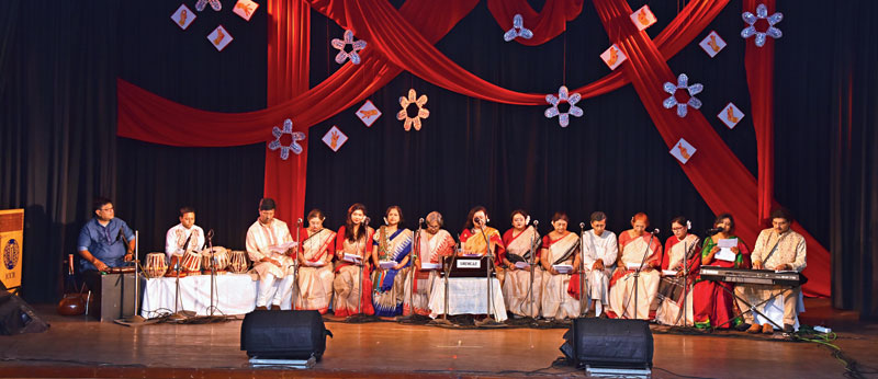 The musical performance highlighted the role played by the significant women in Tagore’s life, like Kadambari Devi who was not only his inspiration but also a friend and guide. A narration in the form of poetry accompanied the songs, which delved into the place of women in the society in those times and how Tagore viewed the same. All the songs were popular Rabindrasangeet like Gharete bhromor elo gunguniye, Jiboner dhrubotara and Je chhilo amar swaponocharini.