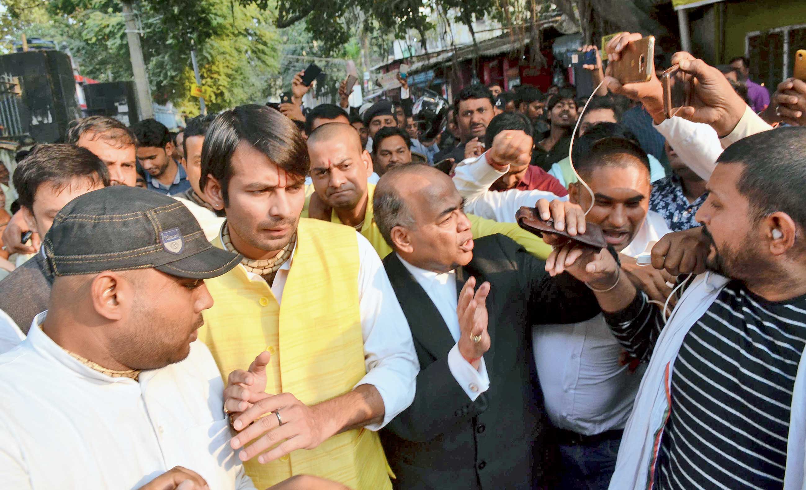 RJD Leader And Lalu Prasad's Son Tej Pratap Appears In Patna Court For ...